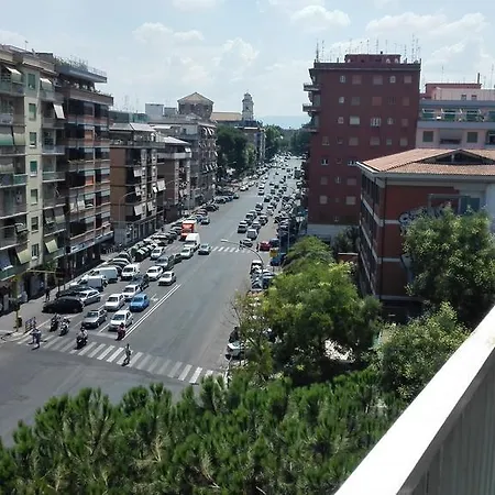 Tolli בית הארחה 4*